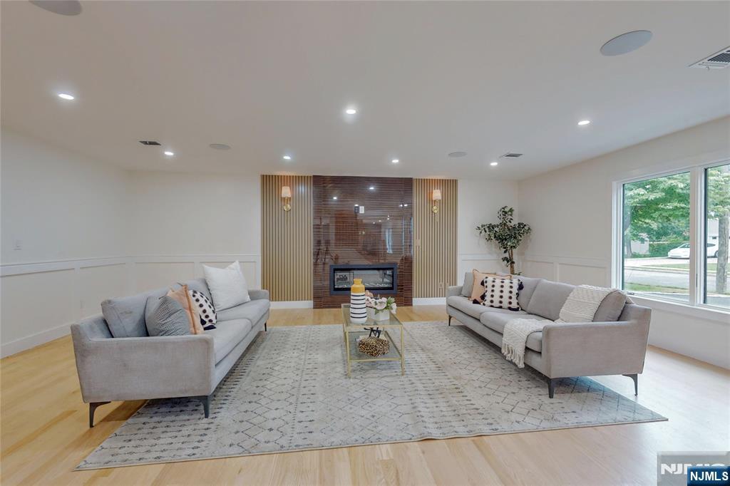 Homes for sale in Paramus, NJ | 415 Bailey Rd, Paramus, NJ 07652 | MLS# 25031323