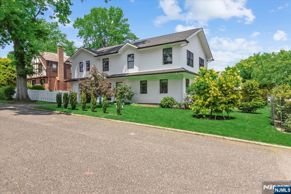 Homes for sale in Bergenfield, NJ | 21 Briarcliffe Rd, Bergenfield, NJ 07621 | MLS# 25031330