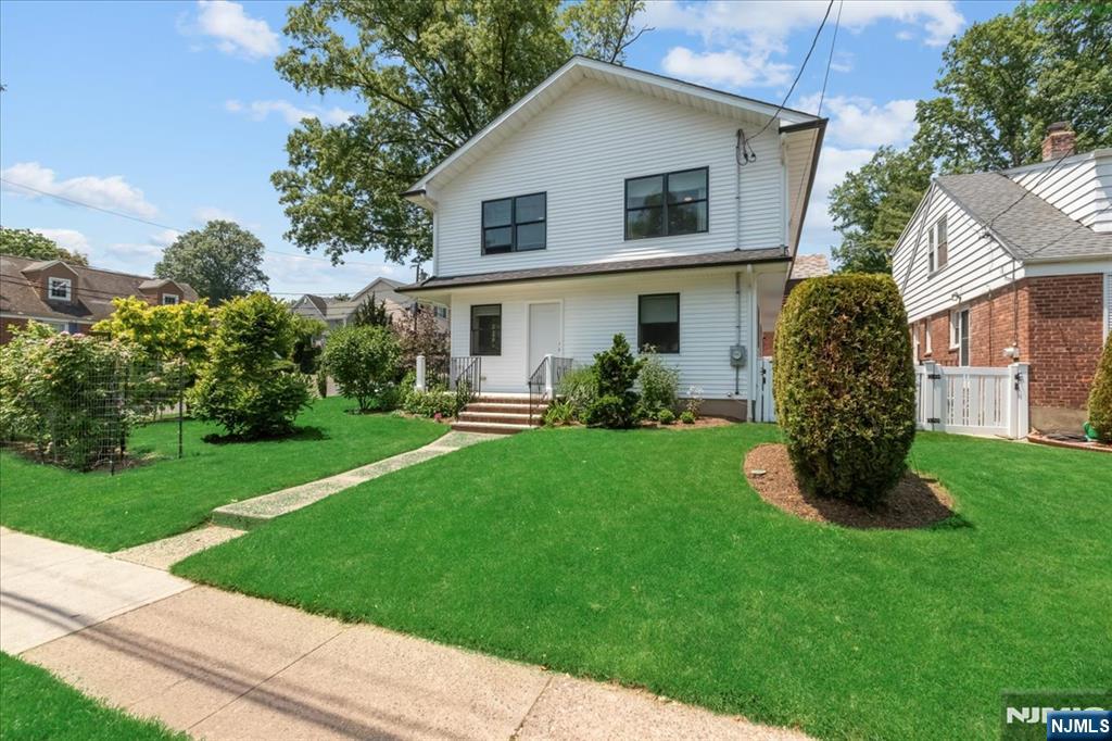 Homes for sale in Bergenfield, NJ | 21 Briarcliffe Rd, Bergenfield, NJ 07621 | MLS# 25031330