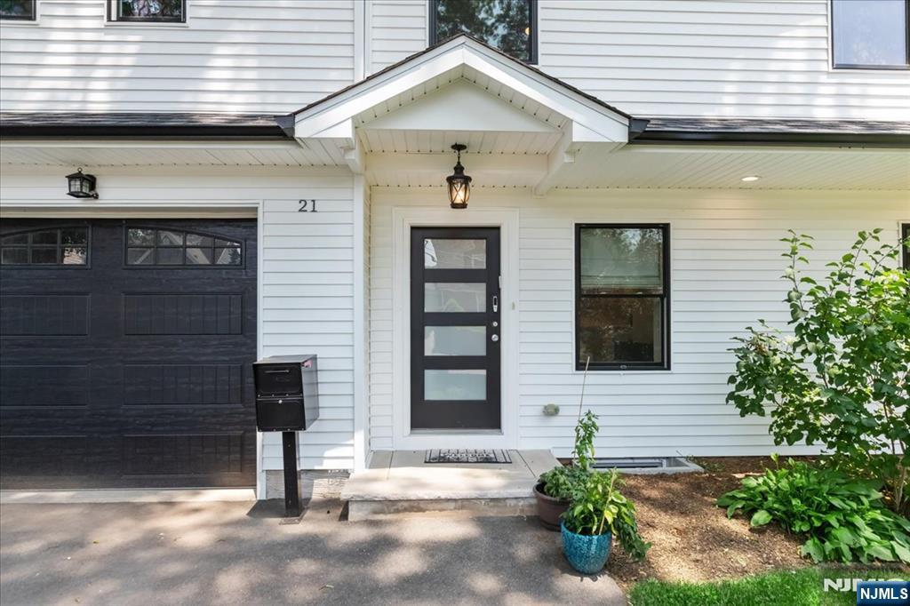 Homes for sale in Bergenfield, NJ | 21 Briarcliffe Rd, Bergenfield, NJ 07621 | MLS# 25031330