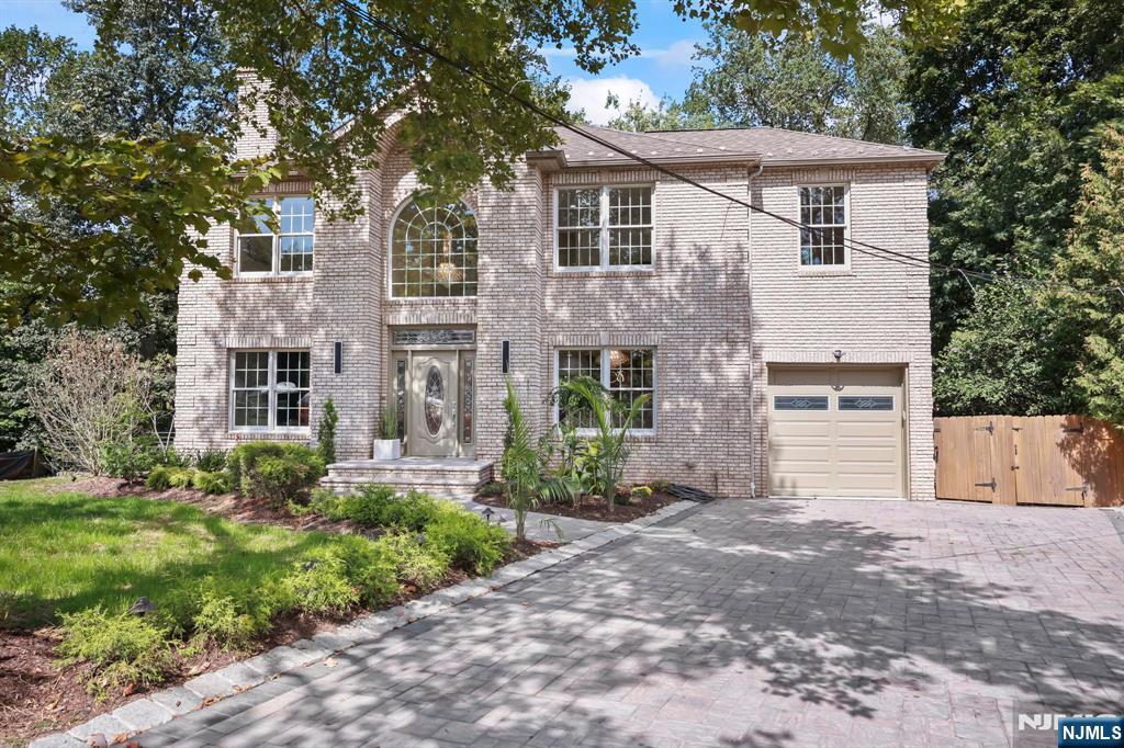 Homes for sale in Livingston, NJ | 10 Elmwood Ct, Livingston, NJ 07039 | MLS# 25031336