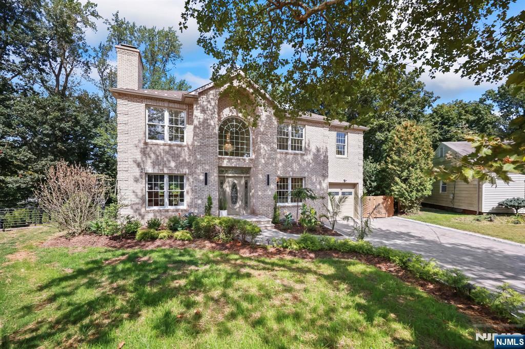 Homes for sale in Livingston, NJ | 10 Elmwood Ct, Livingston, NJ 07039 | MLS# 25031336