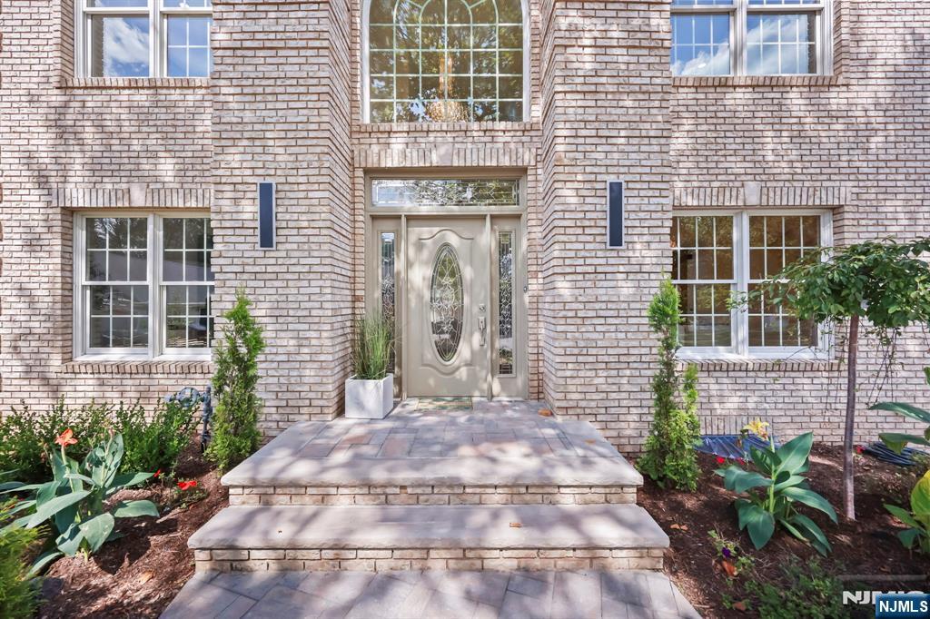 Homes for sale in Livingston, NJ | 10 Elmwood Ct, Livingston, NJ 07039 | MLS# 25031336