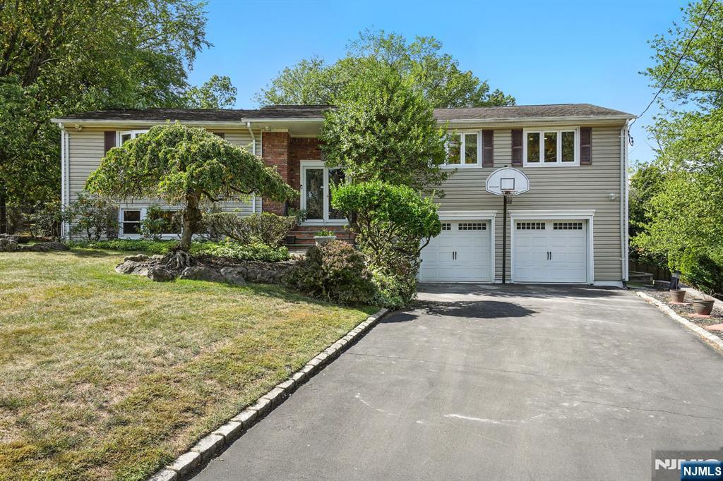 Homes for sale in Livingston, NJ | 22 Tilden Ct, Livingston, NJ 07039 | MLS# 25031343