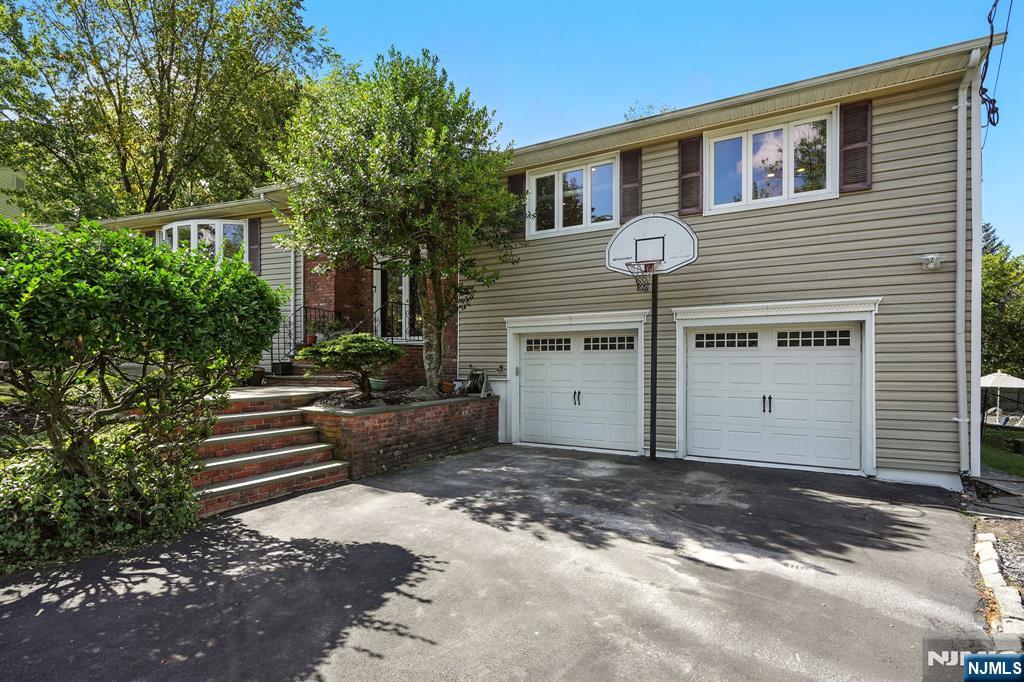 Homes for sale in Livingston, NJ | 22 Tilden Ct, Livingston, NJ 07039 | MLS# 25031343