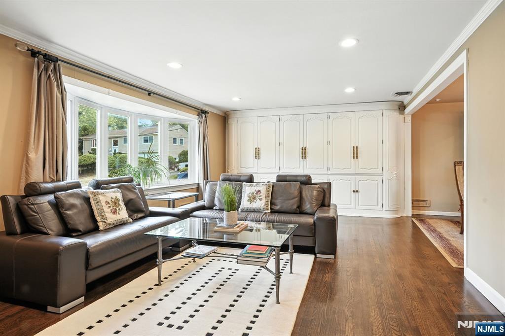 Homes for sale in Livingston, NJ | 22 Tilden Ct, Livingston, NJ 07039 | MLS# 25031343