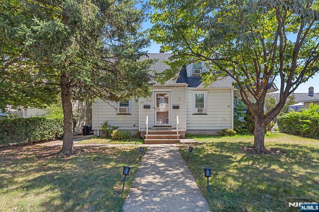 Homes for sale in Elmwood Park, NJ | 104 Echo Pl, Elmwood Park, NJ 07407 | MLS# 25031345