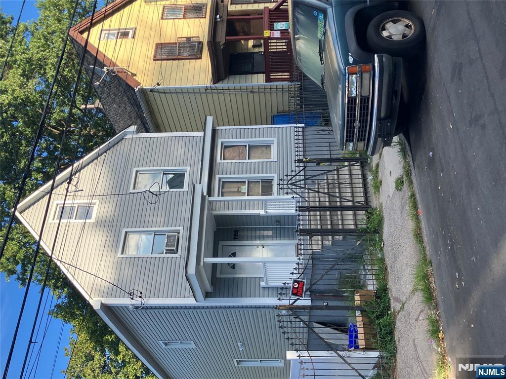 $460,000 Colonial