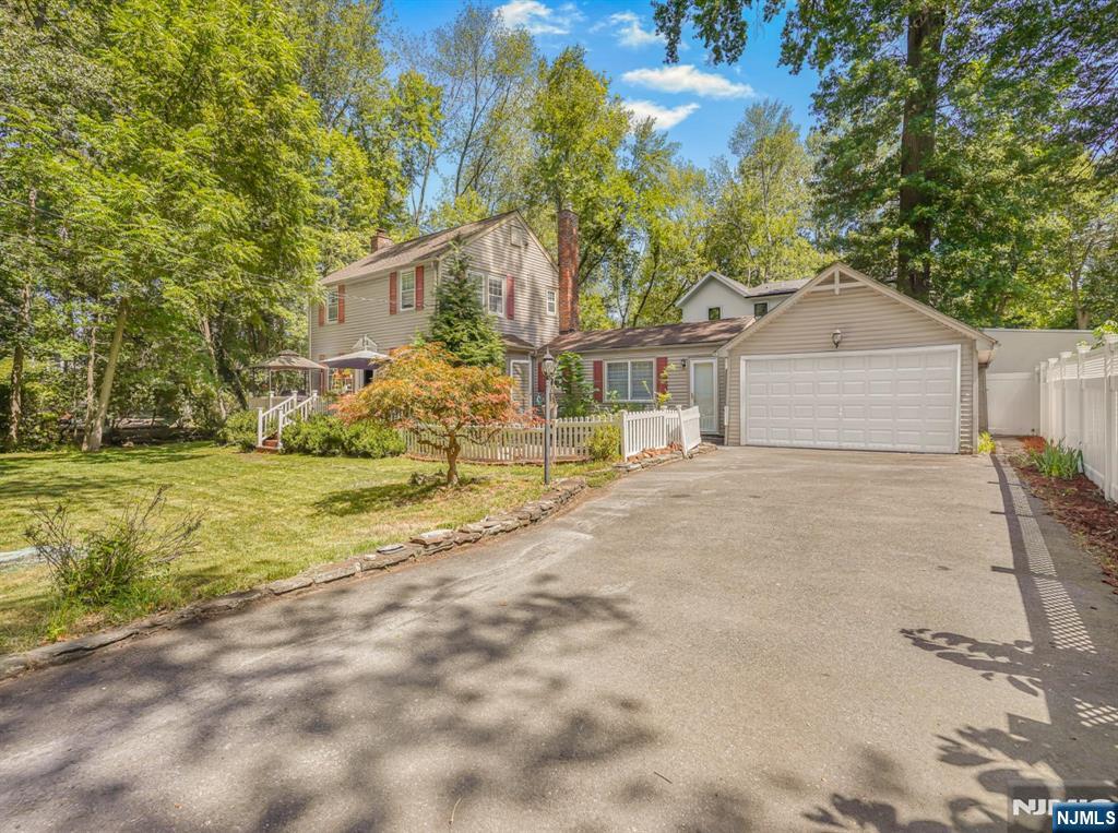 Homes for sale in Closter, NJ | 51 Julia St, Closter, NJ 07624 | MLS# 25031427