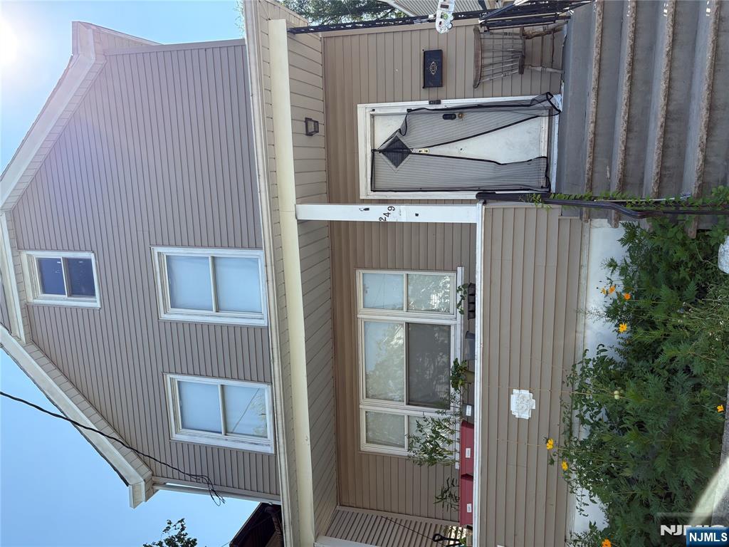 $300,000 Colonial