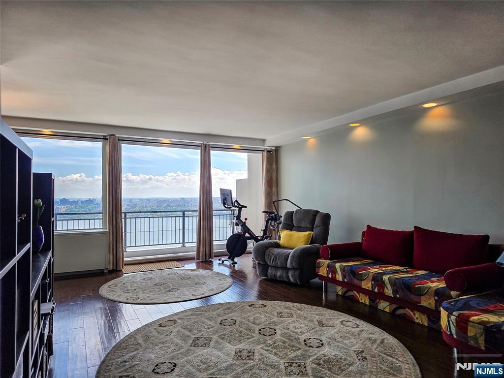 Homes for sale in Fort Lee, NJ | 2 Horizon Rd #1422, Fort Lee, NJ 07024 | MLS# 25031506