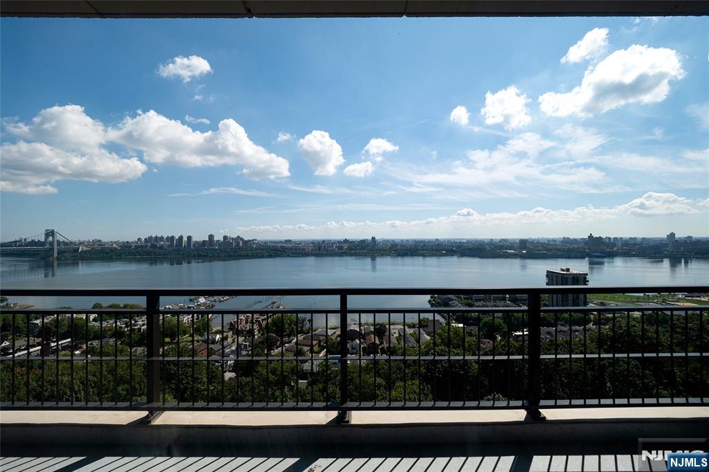 Homes for sale in Fort Lee, NJ | 2 Horizon Rd #1422, Fort Lee, NJ 07024 | MLS# 25031506