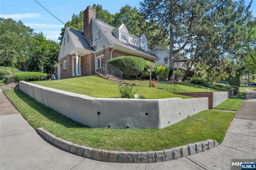 $699,999 Colonial