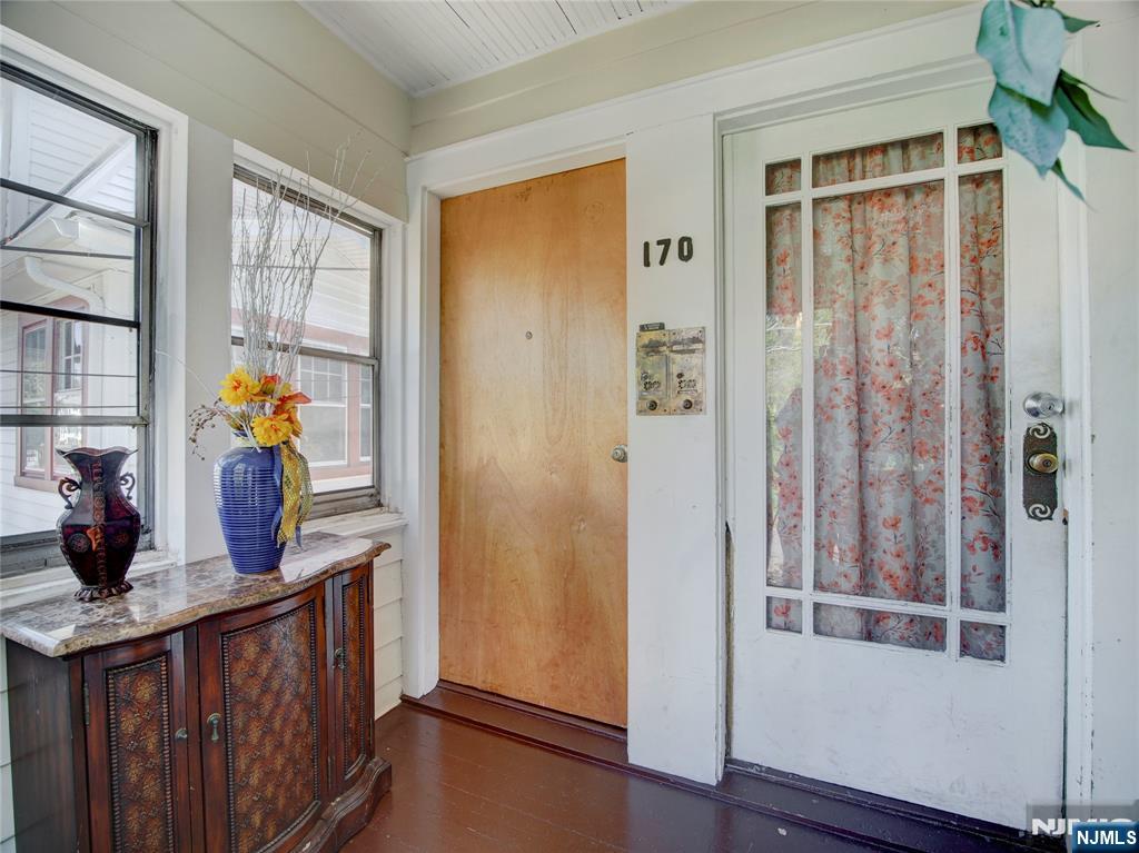 Homes for sale in Newark, NJ | 170 Oakland Ter, Newark, NJ 07106 | MLS# 25031561