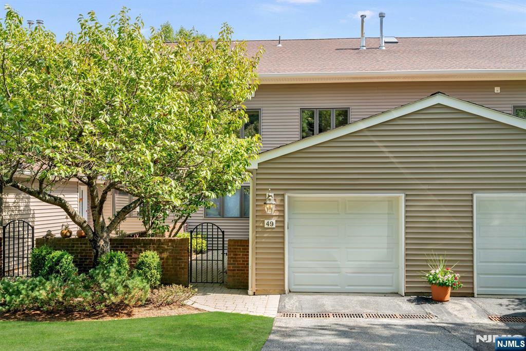 Homes for sale in Mahwah, NJ | 49 Litchult Ln, Mahwah, NJ 07430 | MLS# 25031563