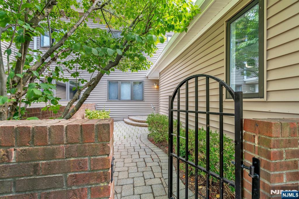 Homes for sale in Mahwah, NJ | 49 Litchult Ln, Mahwah, NJ 07430 | MLS# 25031563