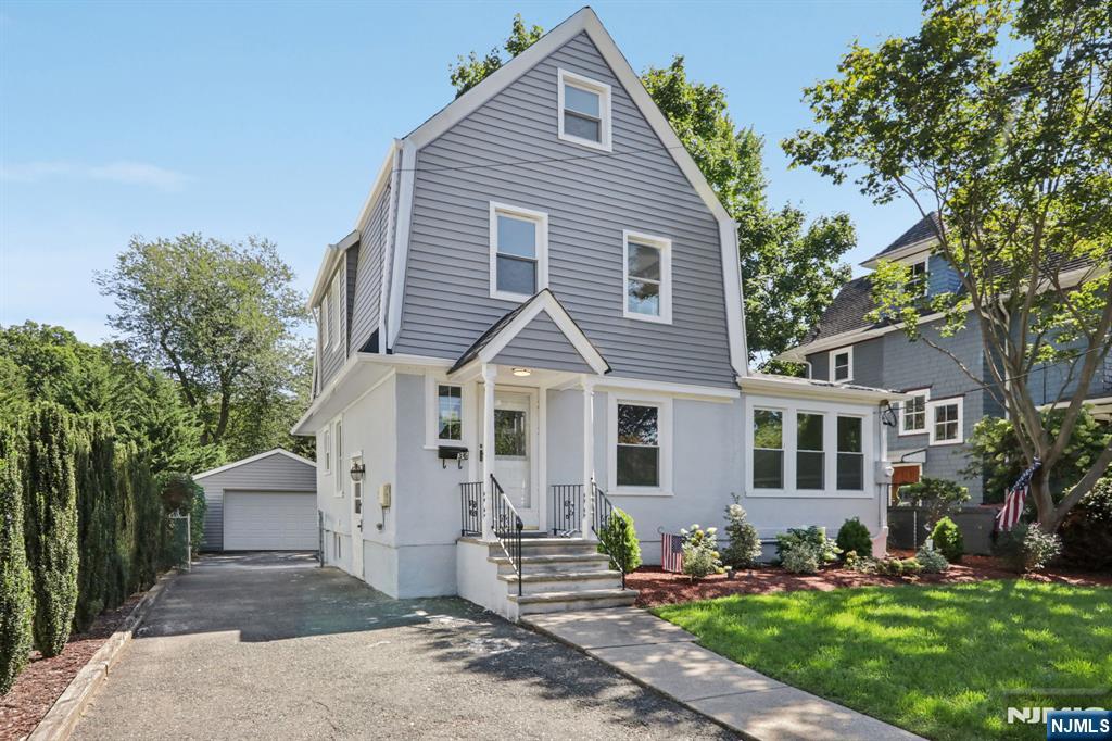 $799,999 Colonial