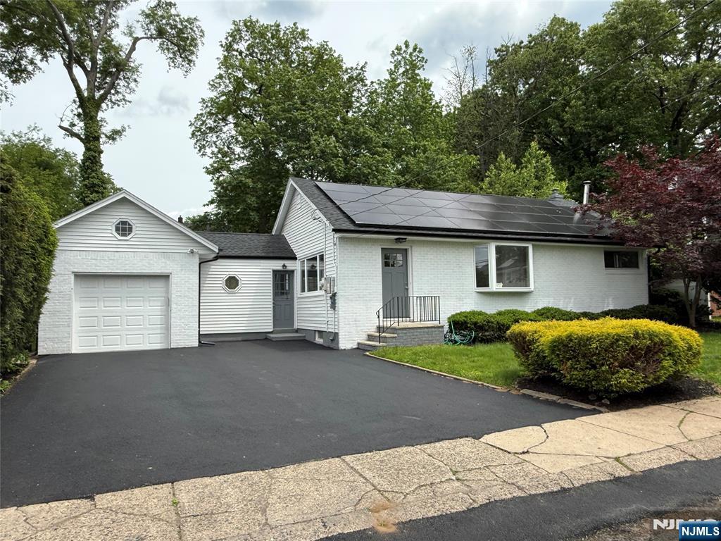 Homes for sale in Bergenfield, NJ | 41 Woods Ave, Bergenfield, NJ 07621 | MLS# 25031594