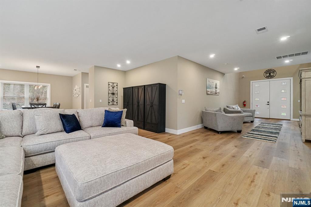 Homes for sale in Kinnelon Borough, NJ | 232 Kinnelon Rd, Kinnelon Borough, NJ 07405 | MLS# 25031609