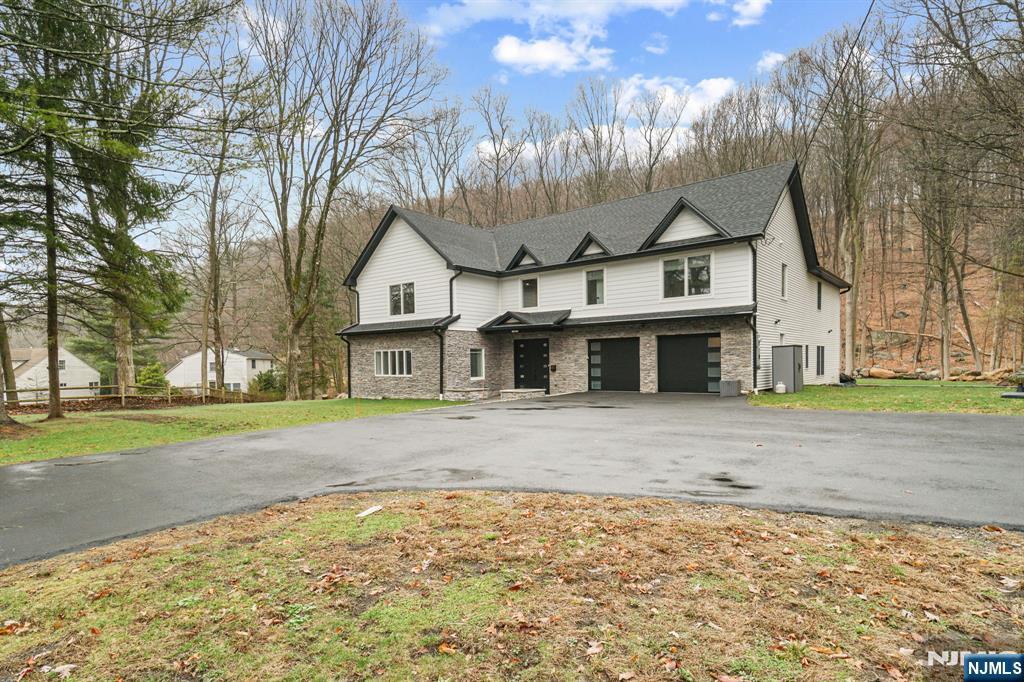 Homes for sale in Kinnelon Borough, NJ | 232 Kinnelon Rd, Kinnelon Borough, NJ 07405 | MLS# 25031609