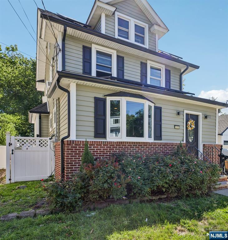 Homes for sale in Roselle Park, NJ | 315 Hemlock St, Roselle Park, NJ 07204 | MLS# 25031610