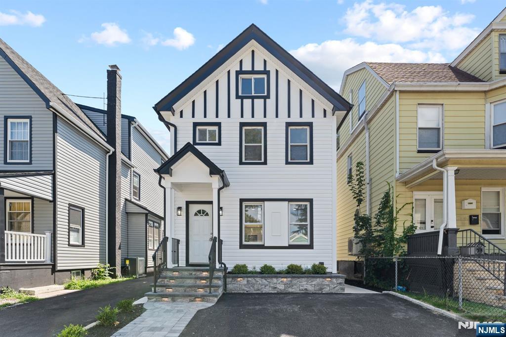$499,000 Colonial