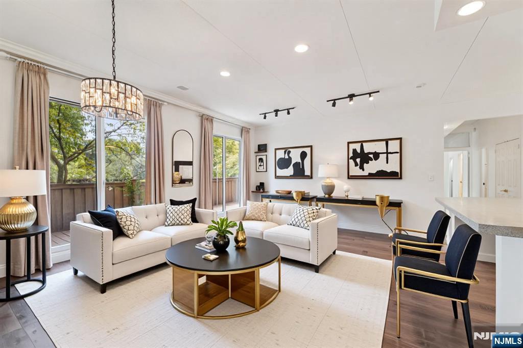 $669,000 Condo