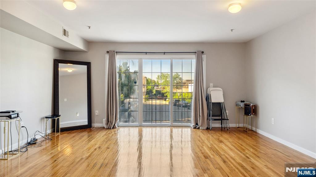 Homes for sale in Newark, NJ | 14 Seabury Ct, Newark, NJ 07104 | MLS# 25031778