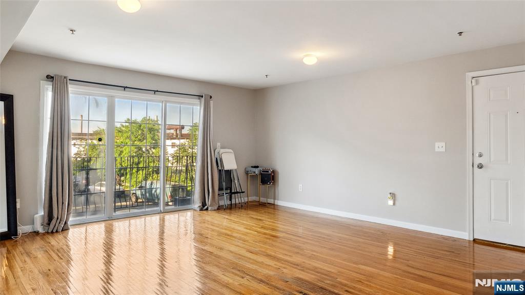 Homes for sale in Newark, NJ | 14 Seabury Ct, Newark, NJ 07104 | MLS# 25031778