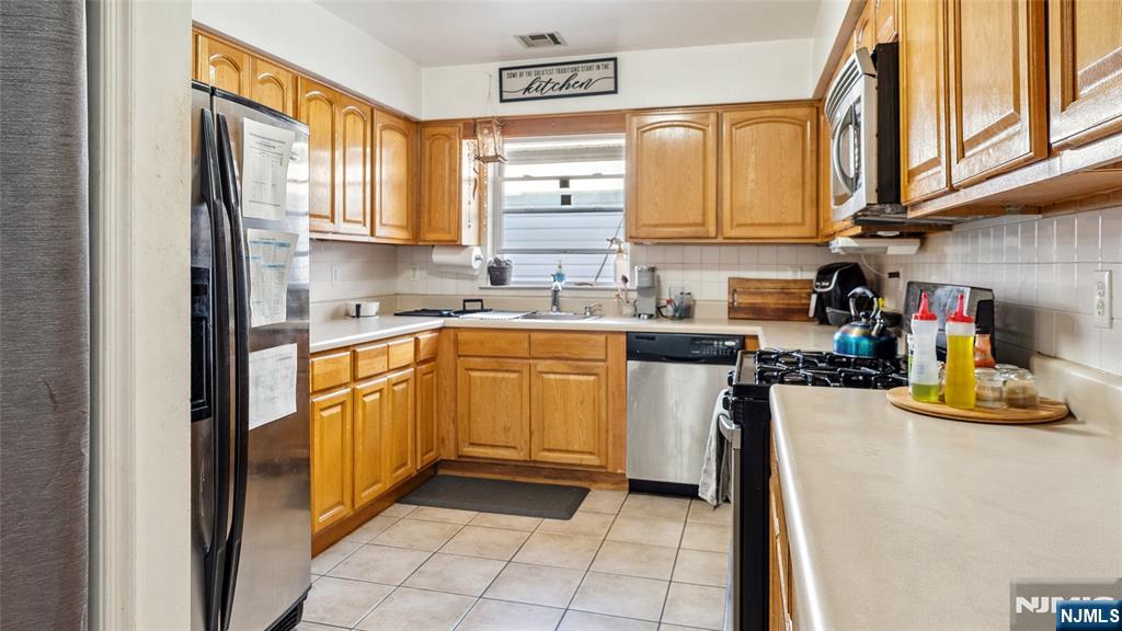 Homes for sale in Newark, NJ | 14 Seabury Ct, Newark, NJ 07104 | MLS# 25031778