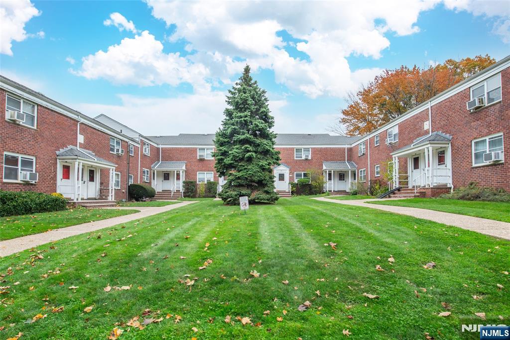 Homes for sale in Hackensack, NJ | 486 Blanchard Ter #70, Hackensack, NJ 07601 | MLS# 25031828