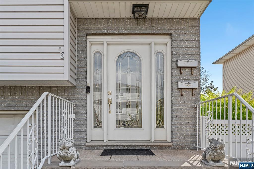 Homes for sale in Secaucus, NJ | 17 Acorn Rd, Secaucus, NJ 07094 | MLS# 25031863