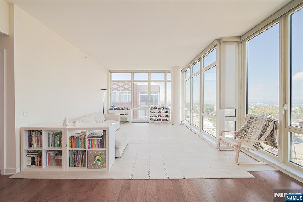 Homes for sale in Palisades Park, NJ | 800 12Th St #1019, Palisades Park, NJ 07650 | MLS# 25031889