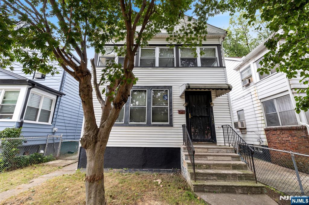 $275,000 Colonial