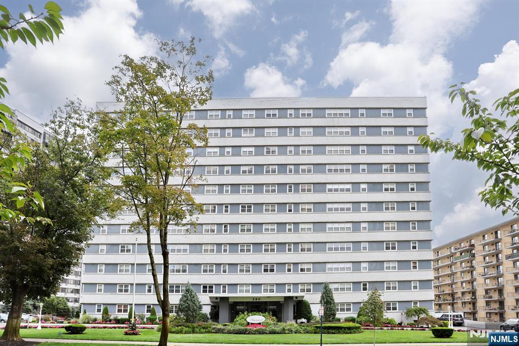 Homes for sale in Hackensack, NJ | 280 Prospect Ave #5F, Hackensack, NJ 07601 | MLS# 25032000