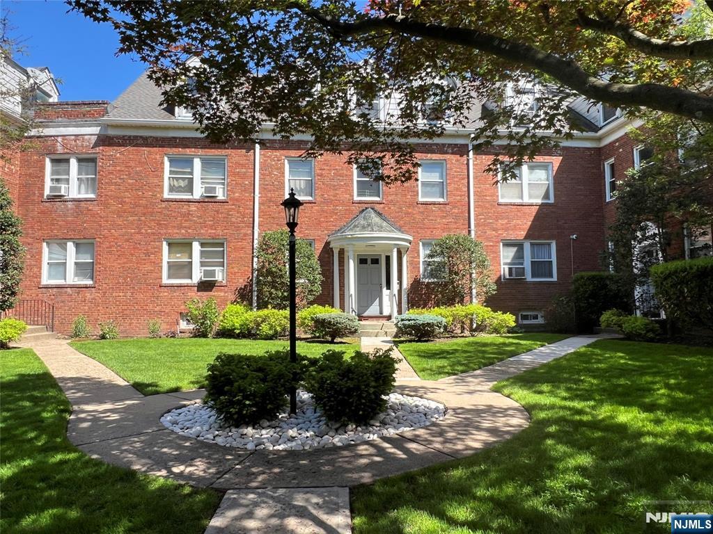 Homes for sale in Teaneck, NJ | 735 Elm Ave #4D, Teaneck, NJ 07666 | MLS# 25032065