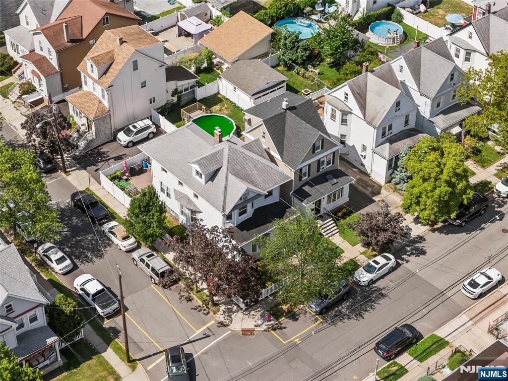 $649,000 Contemporary