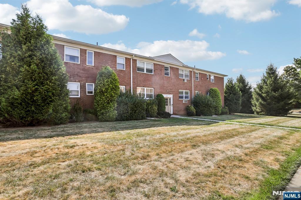 Homes for sale in Wayne, NJ | 28 Knox Ter #2B, Wayne, NJ 07470 | MLS# 25032094