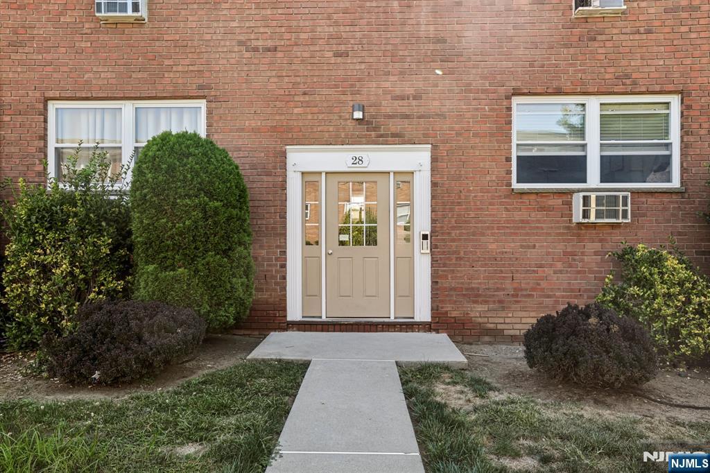 Homes for sale in Wayne, NJ | 28 Knox Ter #2B, Wayne, NJ 07470 | MLS# 25032094