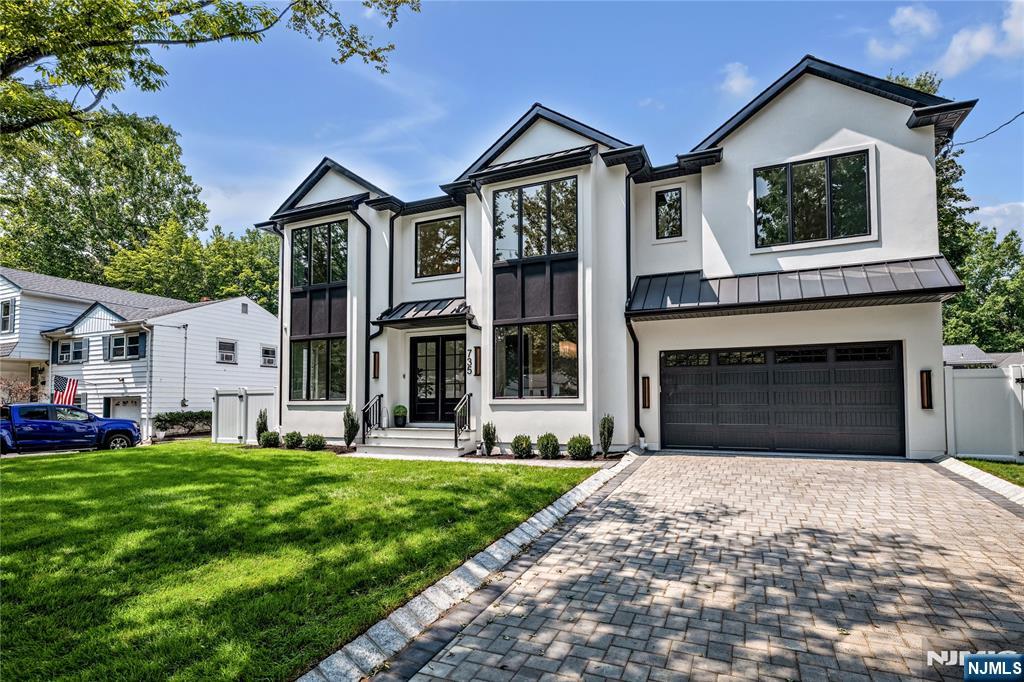 $2,350,000 Colonial