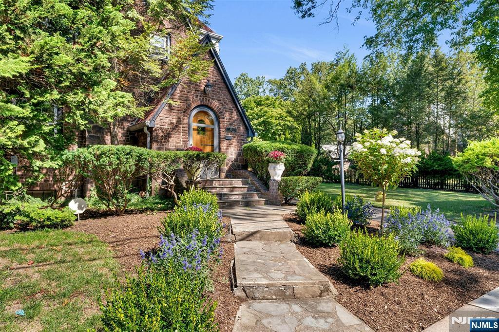 $849,000 Colonial