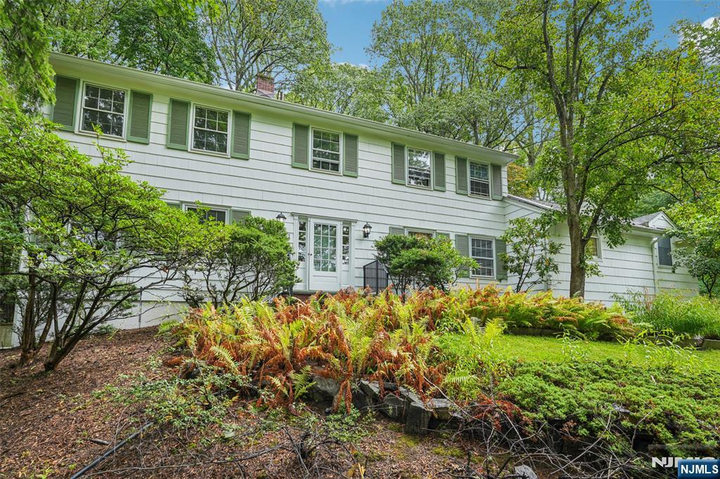 Homes for sale in Tenafly, NJ | 22 Old Smith, Tenafly, NJ 07670 | MLS# 25032246