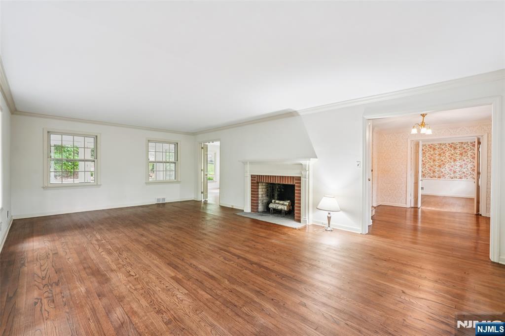 Homes for sale in Tenafly, NJ | 22 Old Smith, Tenafly, NJ 07670 | MLS# 25032246