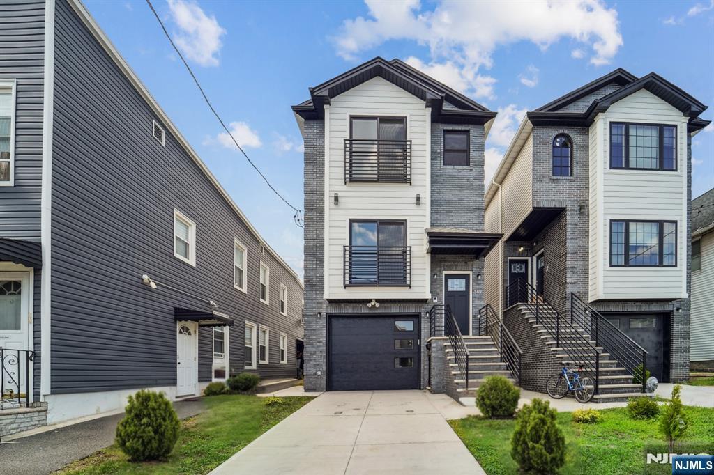 $889,000 Colonial