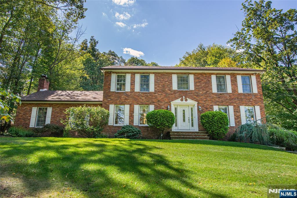 Homes for sale in Kinnelon Borough, NJ | 43 Round Hill Rd, Kinnelon Borough, NJ 07405 | MLS# 25032266