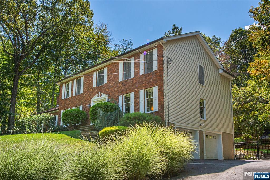 Homes for sale in Kinnelon Borough, NJ | 43 Round Hill Rd, Kinnelon Borough, NJ 07405 | MLS# 25032266