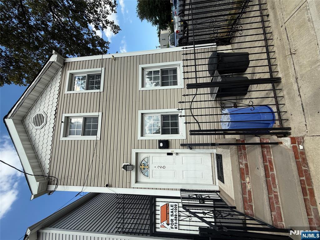 $379,900 Colonial