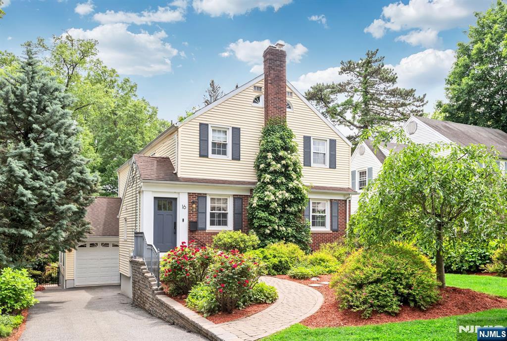 Homes for sale in Glen Rock, NJ | 16 Highwood Ter, Glen Rock, NJ 07452 | MLS# 25032302