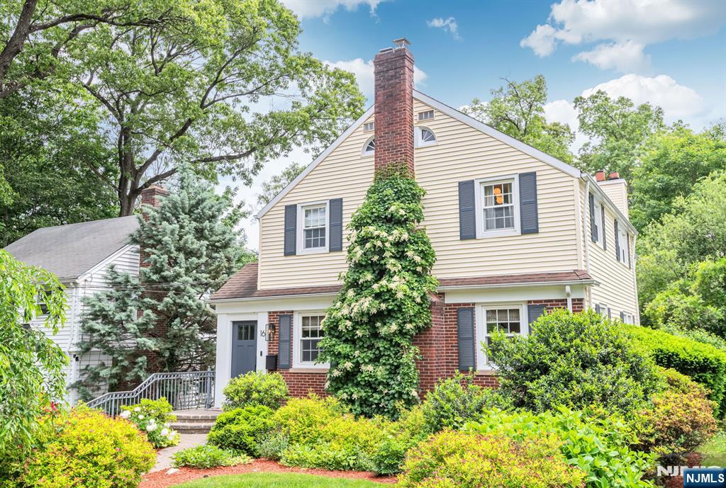 Homes for sale in Glen Rock, NJ | 16 Highwood Ter, Glen Rock, NJ 07452 | MLS# 25032302