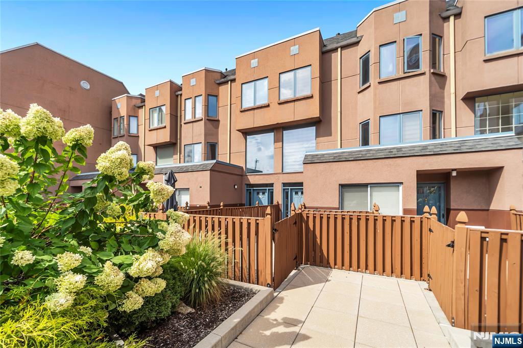 $799,000 Condo